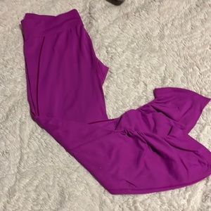 Magenta UNITY women’s leggings size medium. Cropped, cinched on calf